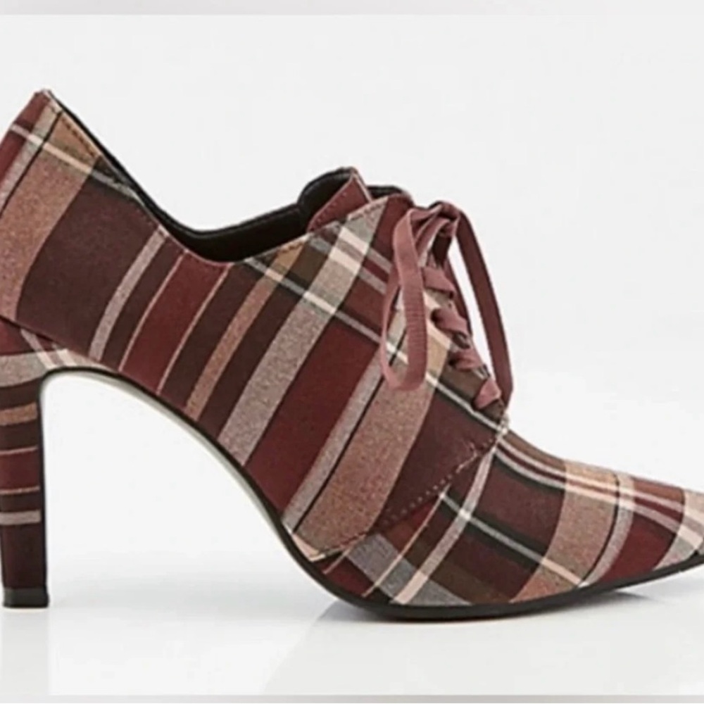 NWT Le Chateau Plaid Women's Heeled Shoes